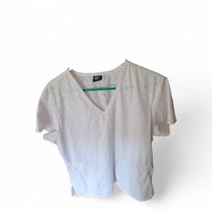 Chic White V-Neck Short Sleeve Scrub Top